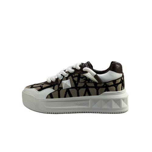 Valentino Garvani Stud XL "Leather"
