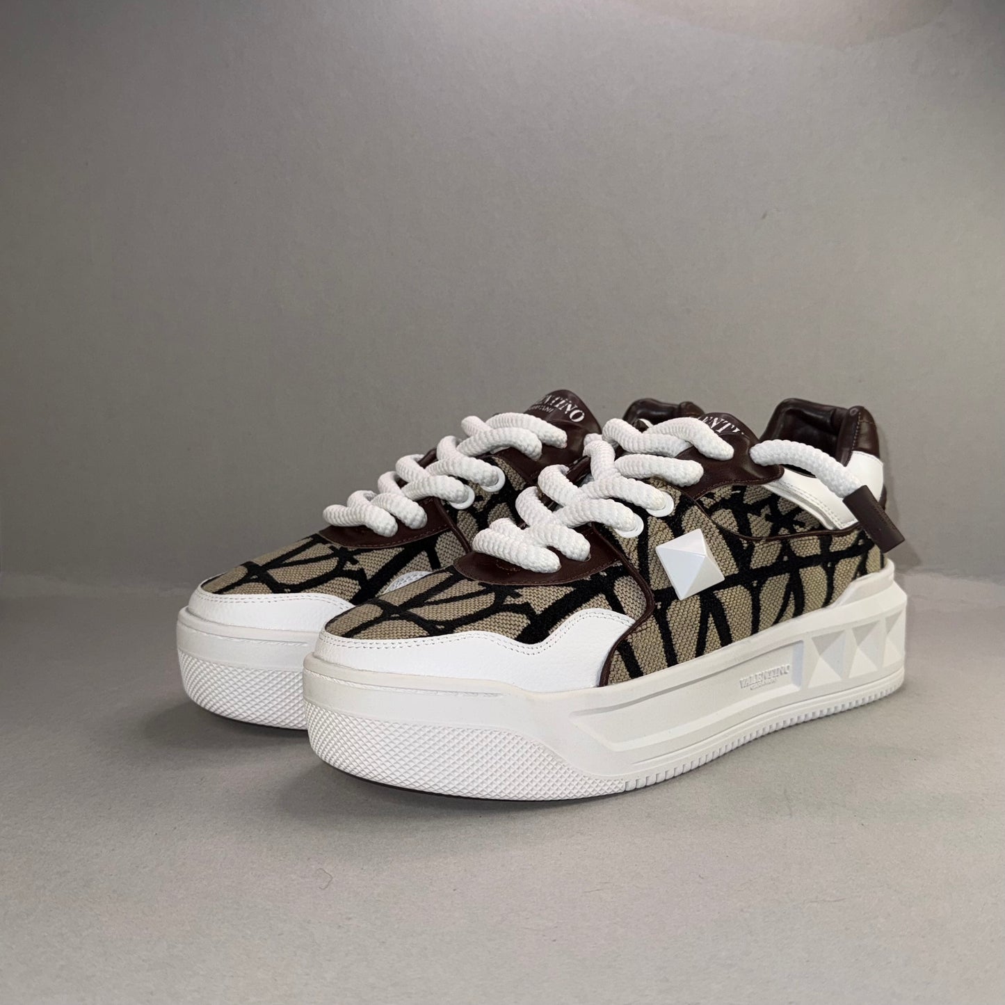 Valentino Garvani Stud XL "Leather"