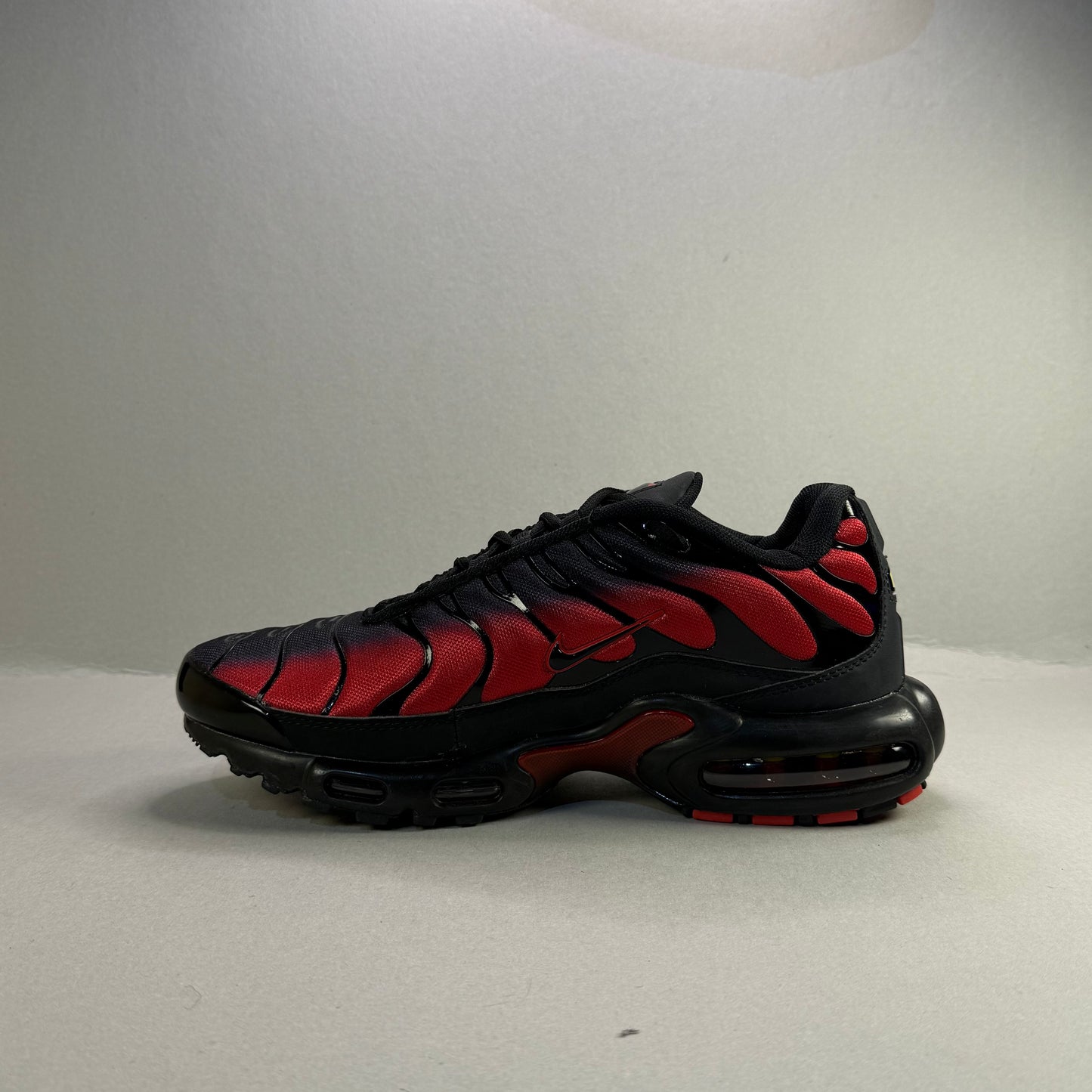 Nike Air Max Plus TN "Black And Red"