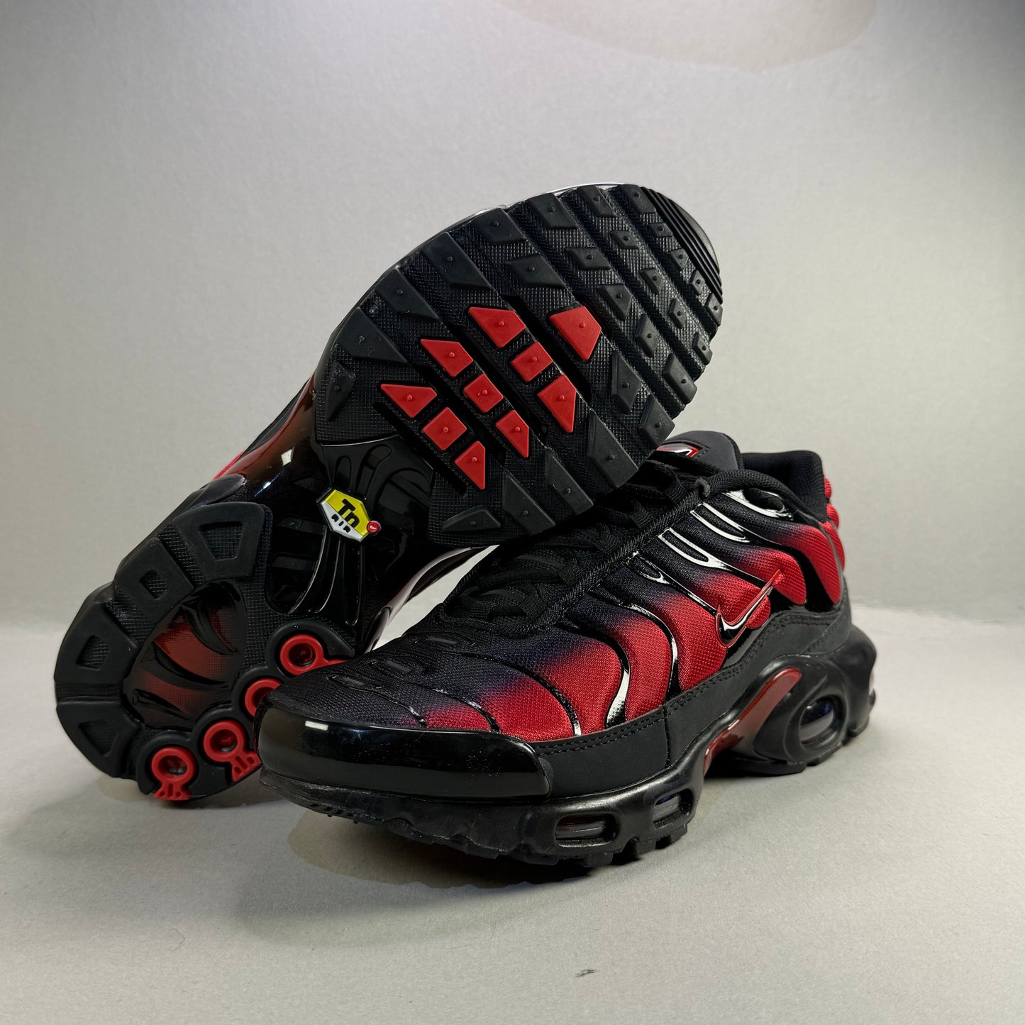 Nike Air Max Plus TN "Black And Red"