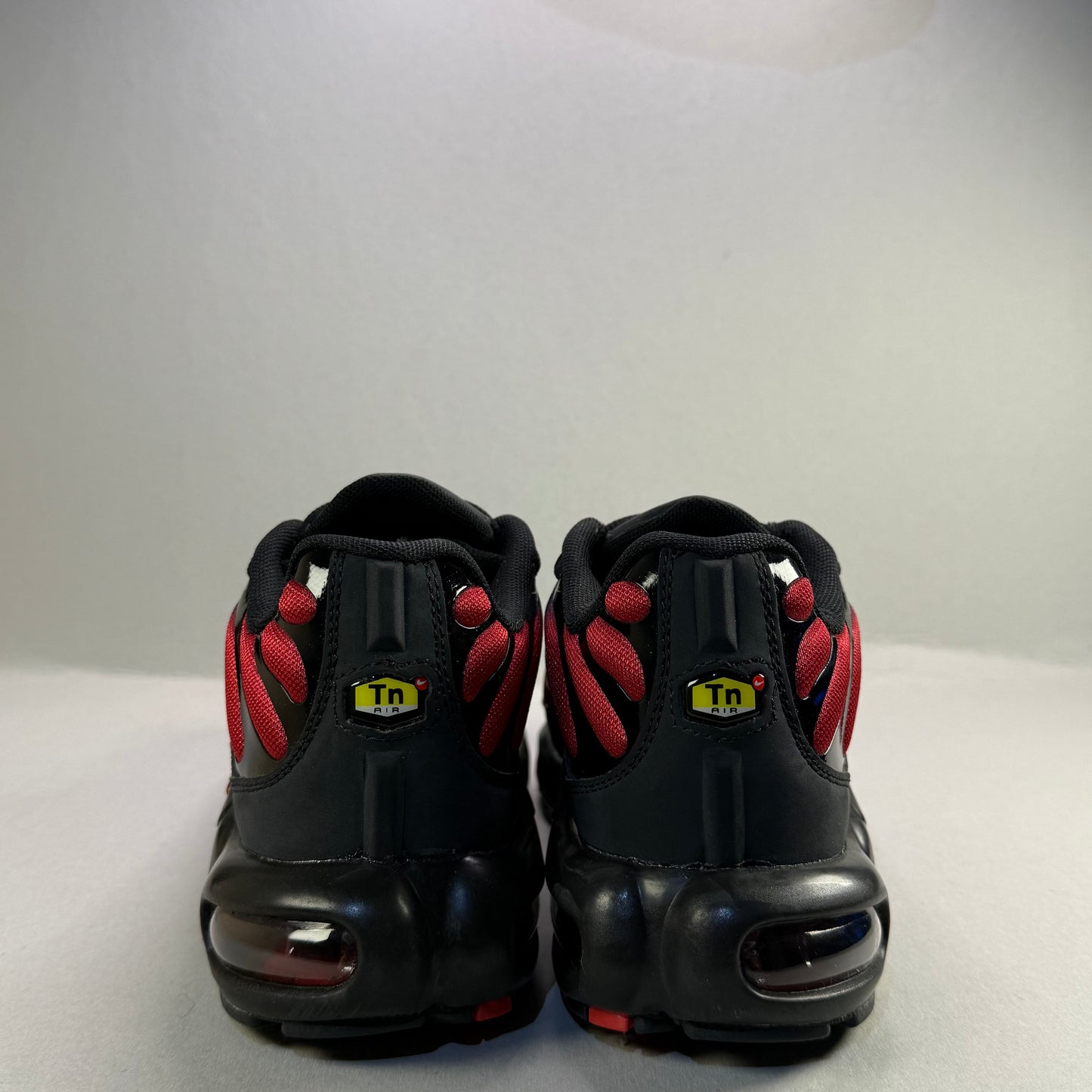 Nike Air Max Plus TN "Black And Red"
